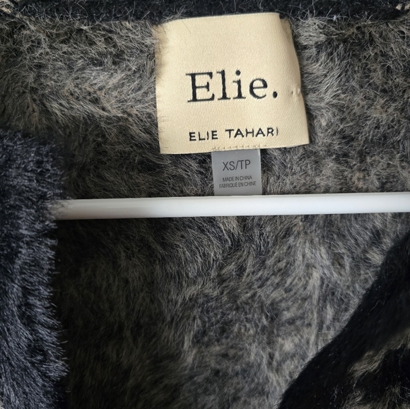 Elie Tahari Eyelash Faux Fur Houndstooth Crop Cardigan Sweater Beige Black Sz XS - Picture 4 of 5